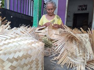Order Besek Kurban Melimpah, Perajin Jombang Ini Cuan Rp 7 Juta Sebulan Order Besek Kurban Melimpah, Perajin Jombang Ini Cuan Rp 7 Juta Sebulan
