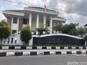 Sidang Vonis Lurah Maguwoharjo Kasus Mafia TKD Ditunda, Ini Sebabnya Sidang Vonis Lurah Maguwoharjo Kasus Mafia TKD Ditunda, Ini Sebabnya