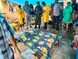 Pilu Sekeluarga Tertimbun Longsor di Ende, Bocah 1,5 Tahun Tewas di Pelukan Ibu