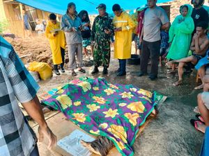 Petaka Sekeluarga Tewas Tertimbun Longsor Saat Tidur Pulas di Ende Petaka Sekeluarga Tewas Tertimbun Longsor Saat Tidur Pulas di Ende