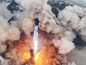 Roket Raksasa Starship Milik Elon Musk Berhasil Meluncur Tanpa Meledak Roket Raksasa Starship Milik Elon Musk Berhasil Meluncur Tanpa Meledak