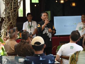 Pemprov Jabar Targetkan Kunjungan Wisatawan Tembus 100 Juta Orang Pemprov Jabar Targetkan Kunjungan Wisatawan Tembus 100 Juta Orang