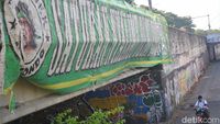 Potret Spanduk Raksasa Persebaya Jelang Anniversary Game ke-97