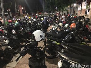 Kawasan Kota Lama Surabaya Diserbu Pengunjung di Akhir Pekan Kawasan Kota Lama Surabaya Diserbu Pengunjung di Akhir Pekan