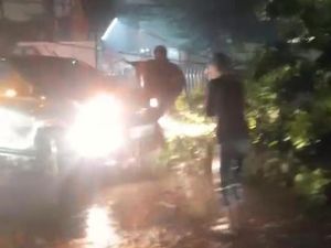 Banjir hingga Pohon Tumbang Melanda Kota Medan Malam Ini