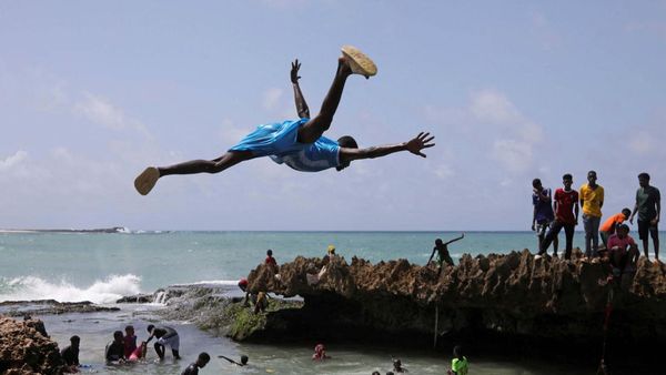 Berani Coba! Melompat ke Samudra Hindia