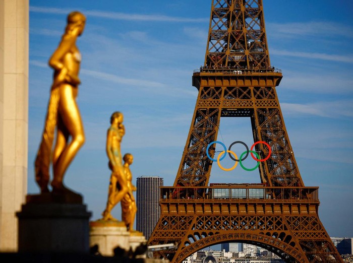 The Olympic rings are displayed on the first floor of the Eiffel Tower ahead of the Paris 2024 Olympic games in Paris, France, June 7, 2024. REUTERS/Sarah Meyssonnier