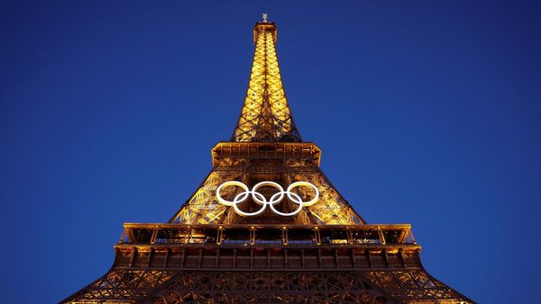 Cincin Olimpiade Hiasi Menara Eiffel