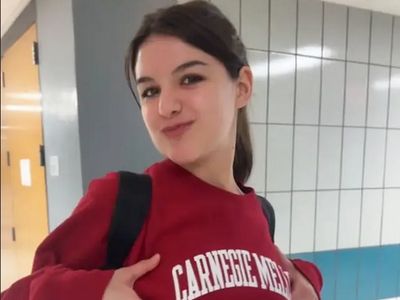 Transformasi Suri Cruise yang Telah Dewasa, Kini Pamer Gaya Masuk Kuliah