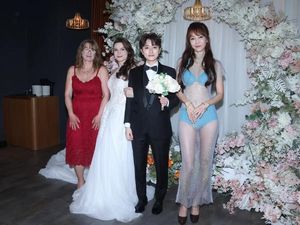 Gaya Ibu Aktris Ini Jadi Kontroversi, Pakai Bikini di Hari Pernikahan Putrinya Gaya Ibu Aktris Ini Jadi Kontroversi, Pakai Bikini di Hari Pernikahan Putrinya