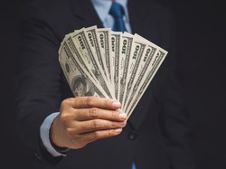 Terapis Ungkap Masalah Mental yang Sering Dikeluhkan Orang-orang Super Kaya