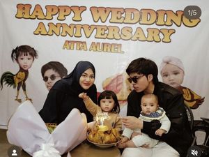 Intip Lagi Momen Makan Aurel Hermansyah Bareng Teman Sebelum Haji