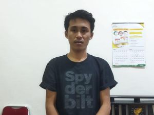 Akal Bulus Sopir Travel Lecehkan Penumpang Wanita di Halaman Masjid Jeneponto Akal Bulus Sopir Travel Lecehkan Penumpang Wanita di Halaman Masjid Jeneponto