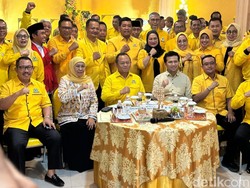 Di depan Kader Golkar Jatim, Khofifah Singgung Rekomendasi Tanpa Mahar