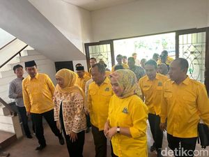 Khofifah-Emil Sowan ke Golkar Jatim, Ini yang Dibahas