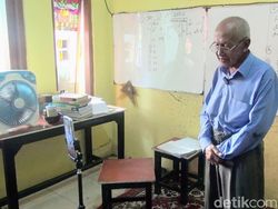 Mbah Melan Guru Matematika di TikTok: Penonton Ada yang Diterima UGM hingga CPNS