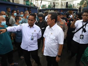 Trenggono Bakal Tindak Tegas Kasus Perbudakan ABK di Kapal Perikanan Trenggono Bakal Tindak Tegas Kasus Perbudakan ABK di Kapal Perikanan