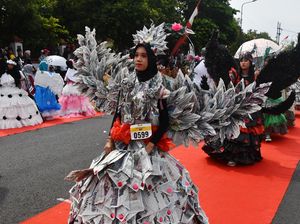 Peragaan Busana dari Bahan Daur Ulang di Madiun Peragaan Busana dari Bahan Daur Ulang di Madiun