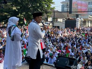 Aksi di Bandung, RK: Bela Palestina dengan Harta, Minimal Lewat Jempol Aksi di Bandung, RK: Bela Palestina dengan Harta, Minimal Lewat Jempol