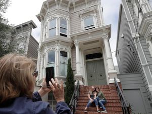 Rumah Sitkom Tahun 90-an Full House Dijual Rp 105,8 Miliar Rumah Sitkom Tahun 90-an Full House Dijual Rp 105,8 Miliar