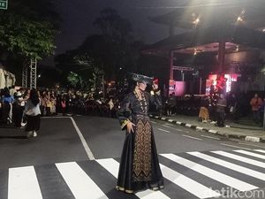 Busana Karya 15 Desainer Unjuk Gigi di Ajang Denpasar Fashion Street