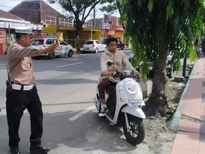 Puluhan Pelajar Banyuwangi Terjaring Razia, Paling Banyak Tidak Pakai Helm Puluhan Pelajar Banyuwangi Terjaring Razia, Paling Banyak Tidak Pakai Helm