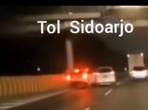 Viral Avanza Masuk Parit Tol Jadi Korban Tabrak Lari Mobil Lewat Bahu Jalan Viral Avanza Masuk Parit Tol Jadi Korban Tabrak Lari Mobil Lewat Bahu Jalan