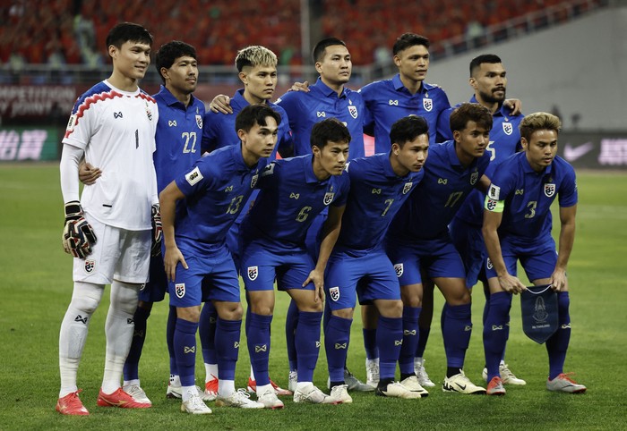 Soccer Football - World Cup - AFC Qualifiers - China v Thailand - Shenyang Olympic Sports Center Stadium, Shenyang, China - June 6, 2024 Thailand players pose for a team group photo before the match REUTERS/Tingshu Wang