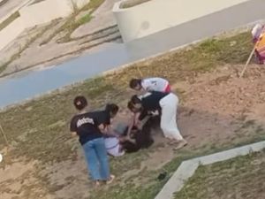 Heboh Duel Remaja Putri di Kawasan OPI Jakabaring, Diduga Rebutan Kekasih Heboh Duel Remaja Putri di Kawasan OPI Jakabaring, Diduga Rebutan Kekasih