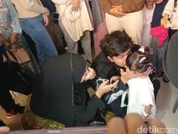 Berat Tinggalkan Anak, Aurel Hermansyah Sempat Drop Sebelum Berangkat Haji