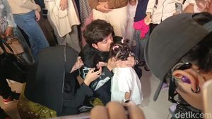 6 Momen Atta Halilintar dan Aurel Nangis Cium Ameena Sebelum Berangkat Haji
