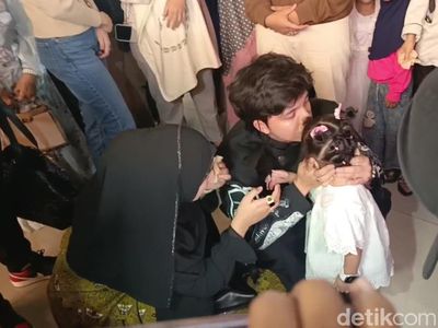 6 Momen Atta Halilintar dan Aurel Nangis Cium Ameena Sebelum Berangkat Haji