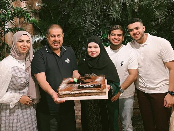 Fadil Jaidi dan Keluarga Naik Haji, Ini Momen Saat Berikan Kue Ulang Tahun
