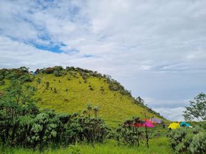 Heboh Kapling Lahan di Camp Gunung Merbabu Pakai Spanduk Membentang Heboh Kapling Lahan di Camp Gunung Merbabu Pakai Spanduk Membentang
