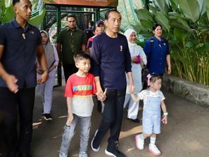 Keseruan Jokowi & Iriana Ajak Cucu Jalan-jalan Lihat Wajah Baru TMII