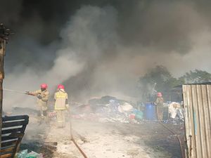 Lapak Penyulingan Tiner di Tangerang Terbakar, Perlu 6 Jam untuk Padamkan Api
