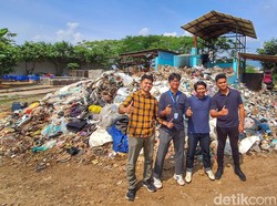 Cerita 7 Pemuda Bandung Rela Nyebur Atasi Sampah Anak Sungai Citarum