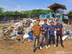 Cerita 7 Pemuda Bandung Rela Nyebur Atasi Sampah Anak Sungai Citarum Cerita 7 Pemuda Bandung Rela Nyebur Atasi Sampah Anak Sungai Citarum
