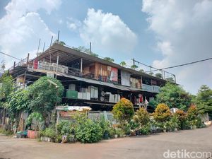 Melihat dari Dekat Mall Rongsok, Pusat Berburu Furniture Bekas di Depok Melihat dari Dekat Mall Rongsok, Pusat Berburu Furniture Bekas di Depok