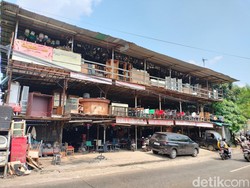 Mall Rongsok: Pusat Berburu Furniture Bekas di Depok