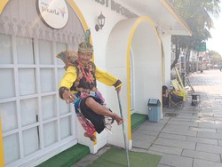 Fenomena Menjamurnya Manusia Patung di Kota Tua Jakarta