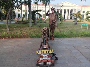 Modal Kreatifitas, Manusia Patung di Kota Tua Bisa Cuan Rp 3 Juta/Hari Modal Kreatifitas, Manusia Patung di Kota Tua Bisa Cuan Rp 3 Juta/Hari
