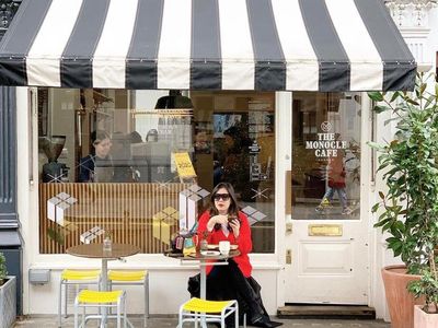 Gaya Mewah Marlene Hariman saat Ngopi di Luar Negeri