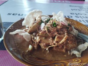 Yuk Cicipi Pecel Legendaris Warung Mbak Supiah Medan, Sudah Ada Sejak 1960 Yuk Cicipi Pecel Legendaris Warung Mbak Supiah Medan, Sudah Ada Sejak 1960