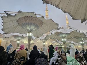 Menyaksikan Detik-detik Payung Raksasa Masjid Nabawi Terbuka