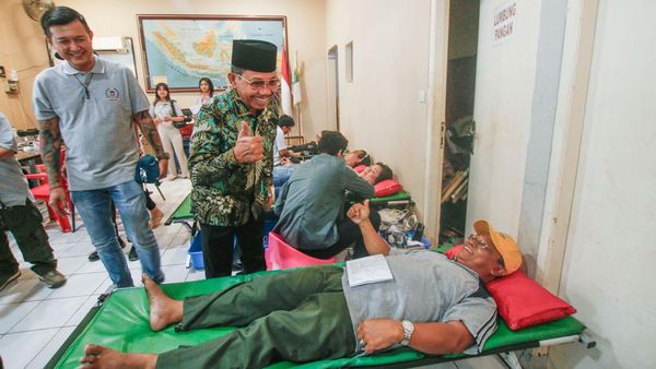 Momen Bacalon Walikota Tangerang Sachrudin Hadiri Donor Darah
