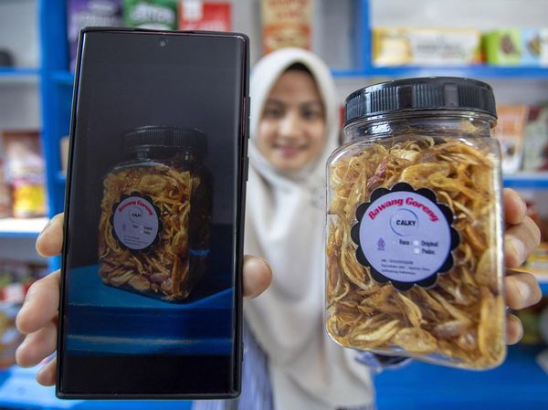 Pelaku UMKM Dilatih Fotografi Produk