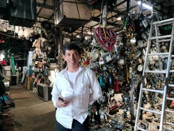 Kisah Sukses Pemilik Mall Rongsok di Depok, Sempat Jadi Apoteker