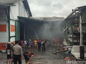 Detik-detik Kebakaran Gudang Pengoplosan LPG di Denpasar Detik-detik Kebakaran Gudang Pengoplosan LPG di Denpasar