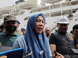 KM Umsini Sudah Berusia 30 Tahun, Muat 1.677 Orang Saat Terbakar di Makassar KM Umsini Sudah Berusia 30 Tahun, Muat 1.677 Orang Saat Terbakar di Makassar